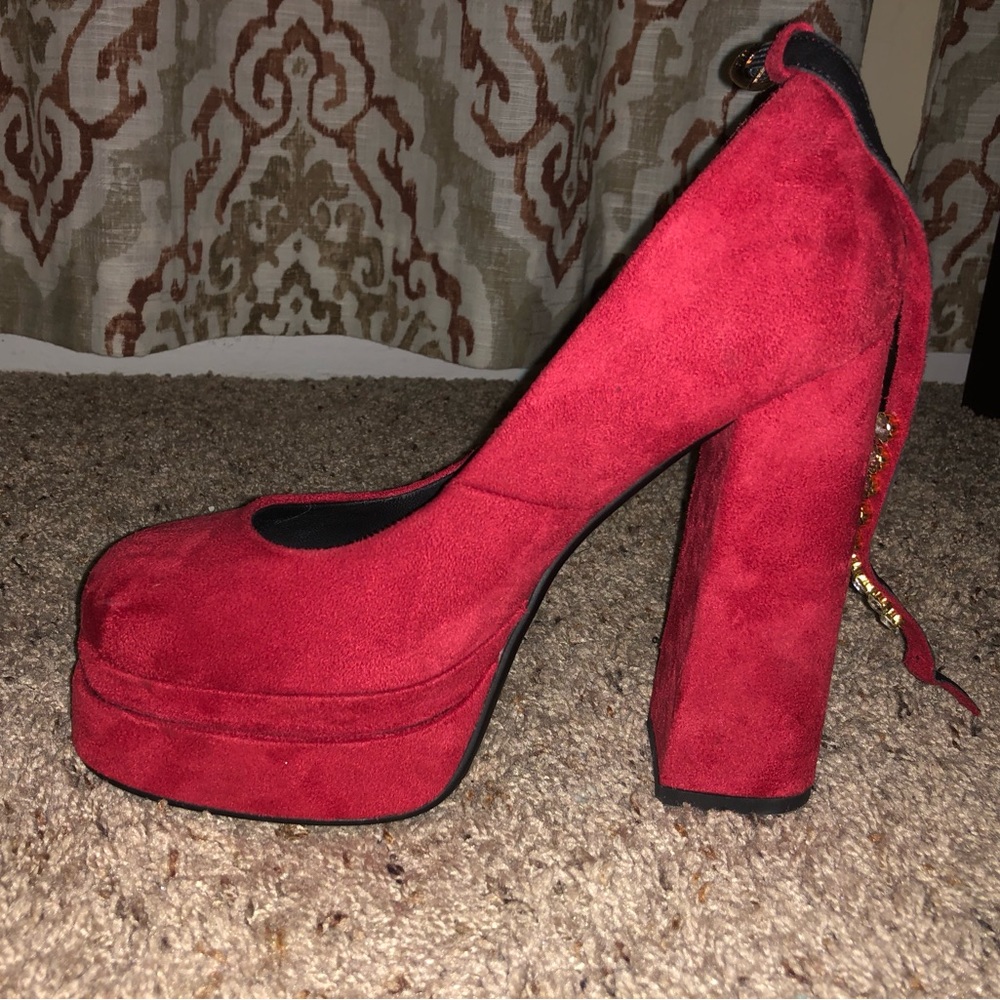 Red heels 👠